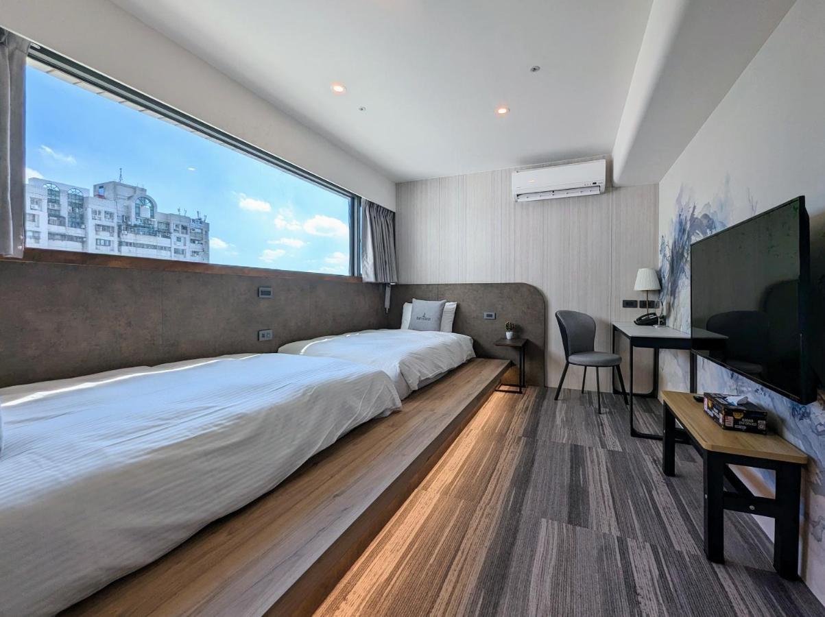 K Hotel - Yizhong Taichung Esterno foto
